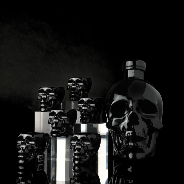 Crystal Head Onyx 750 ml with 6 Black Shot Glasses