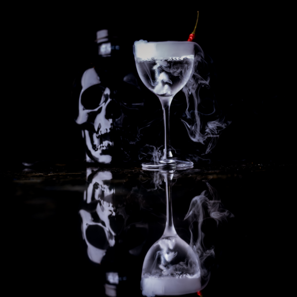 Crystal Head Onyx 750 ml with 6 Black Shot Glasses - Image 4